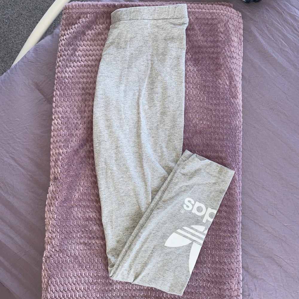 GRAY ADIDAS PRINT LEGGINGS